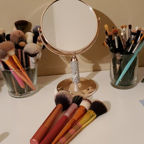 Meet your Posher, Karina - Picture 1 of 1